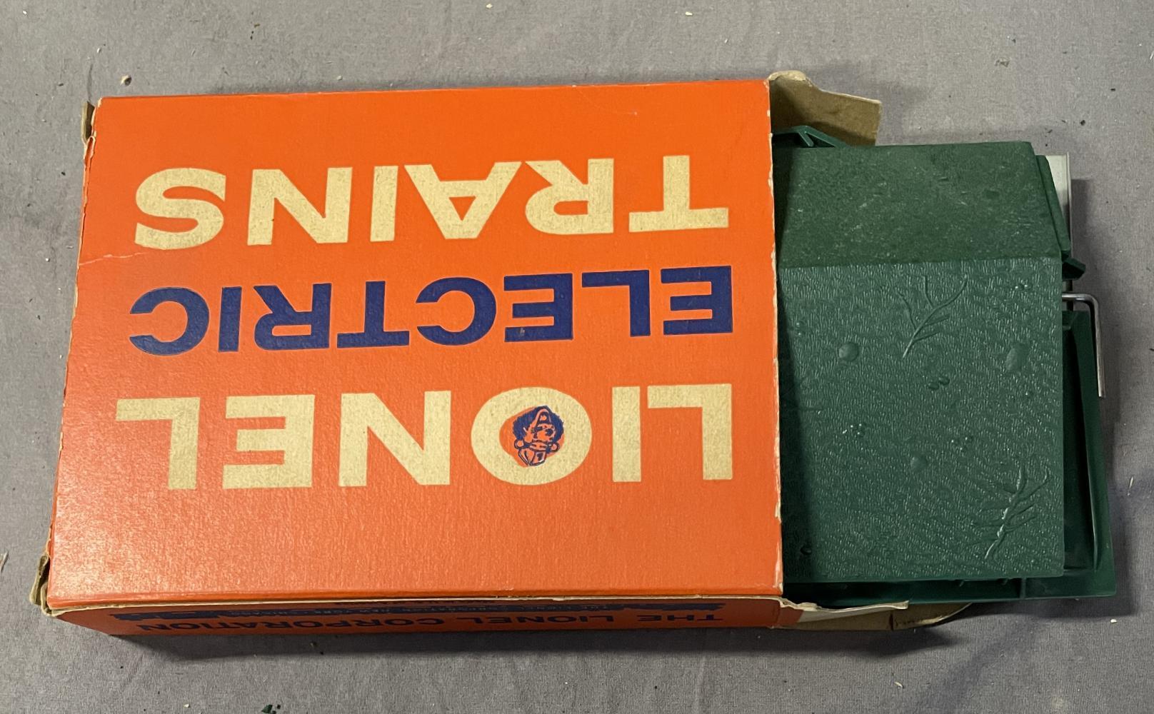 5 Late Boxed Lionel Accessories