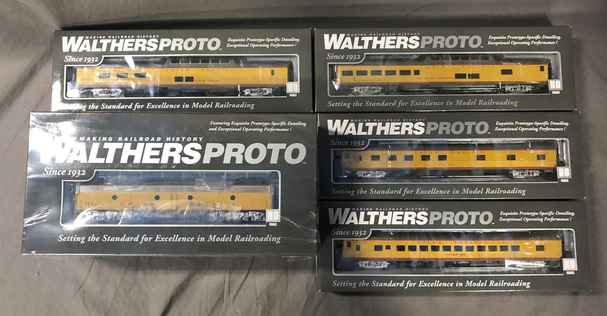 Boxed Walthers HO UP Diesel Passenger Set