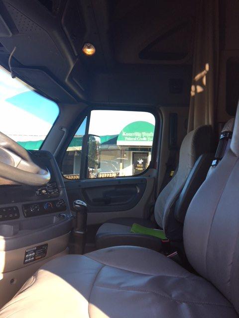 2012 Freightliner  Cascadia, Detroit DD15, 10sp, Double Bunk, Refrigerator,