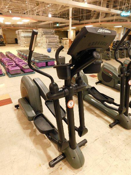 Life Fitness 9500HR Elliptical Bike