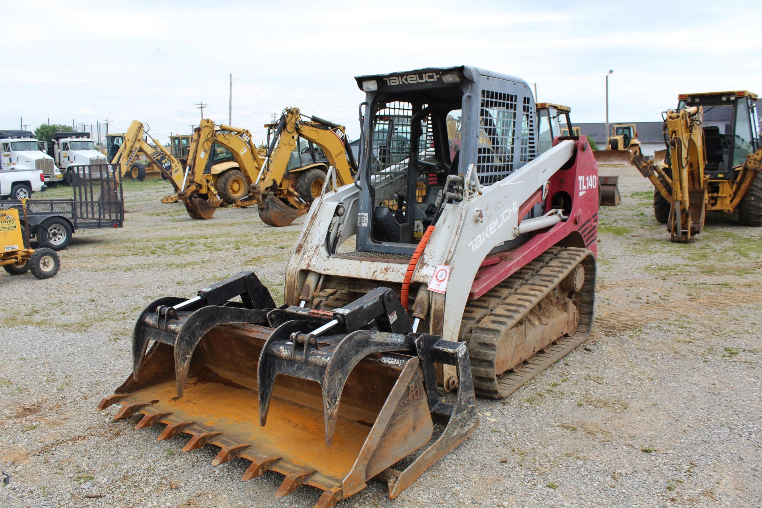 Takeuchi TL-140 Rubber Track Loader, Grapple Bucket w/ Tooth Bucket, 3957 H