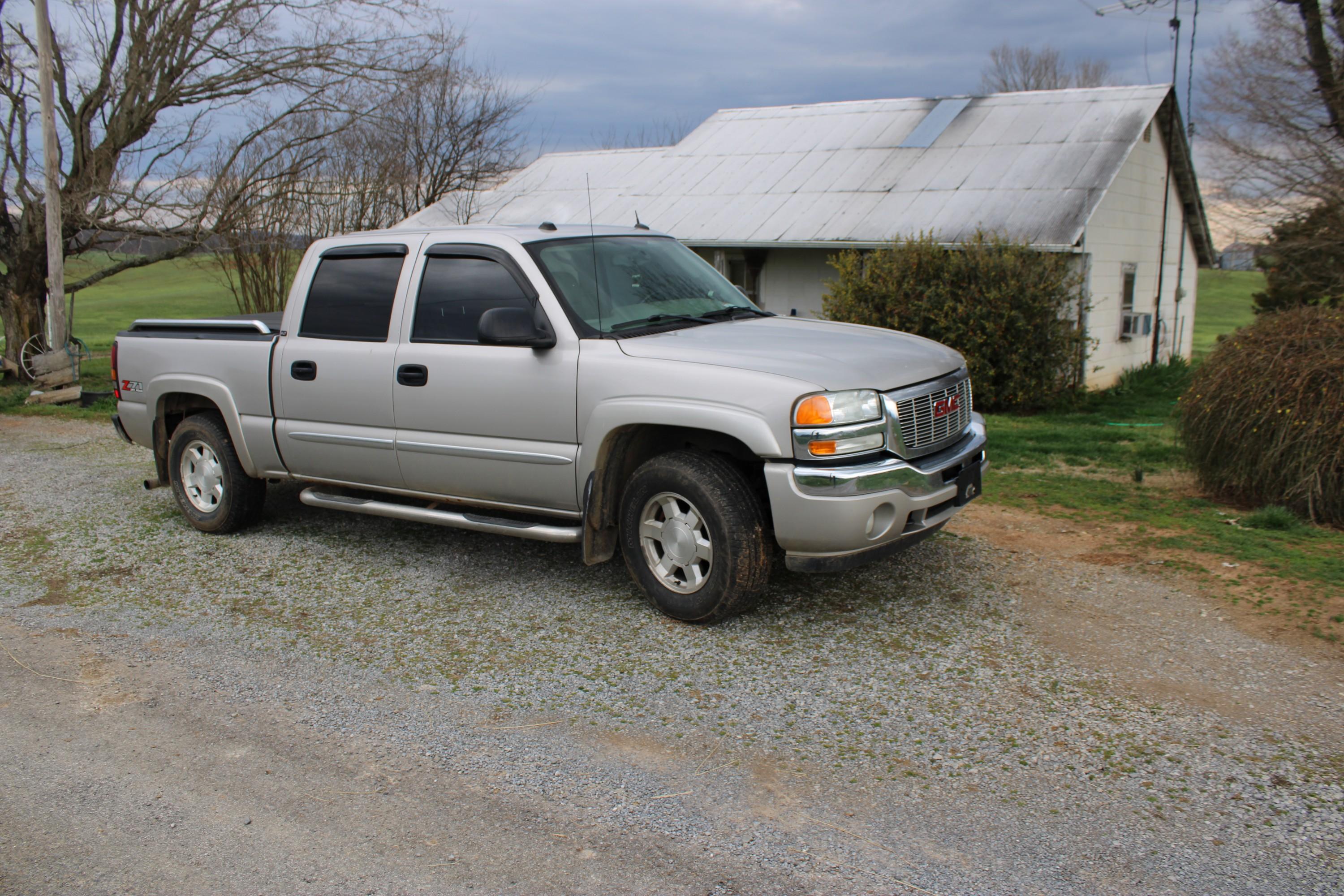 2005 GMC 1500 Crew Cab, 4WD, V-8, Automatic, 198,500 Miles, VIN 1GTEK13T951