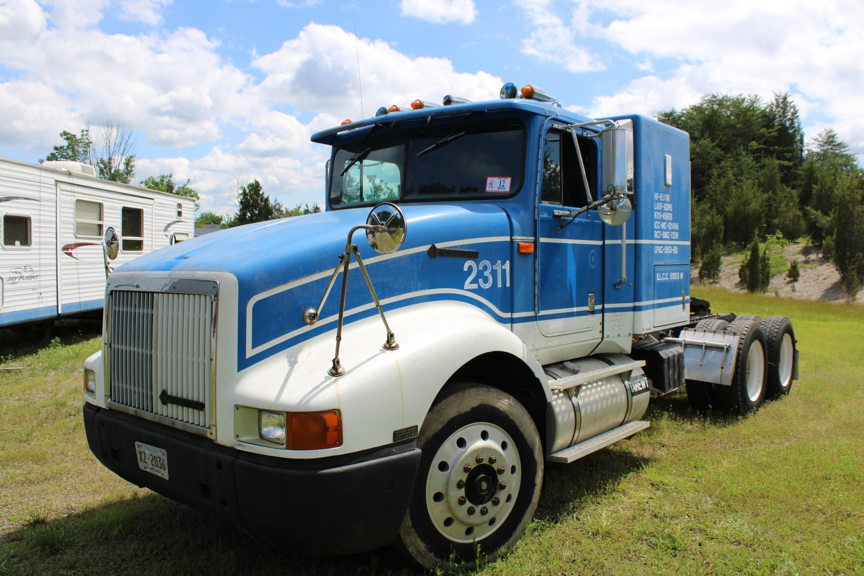 1994 International 9400 Road Tractor w/ Sleeper w/ Detroit Series 60, Diese