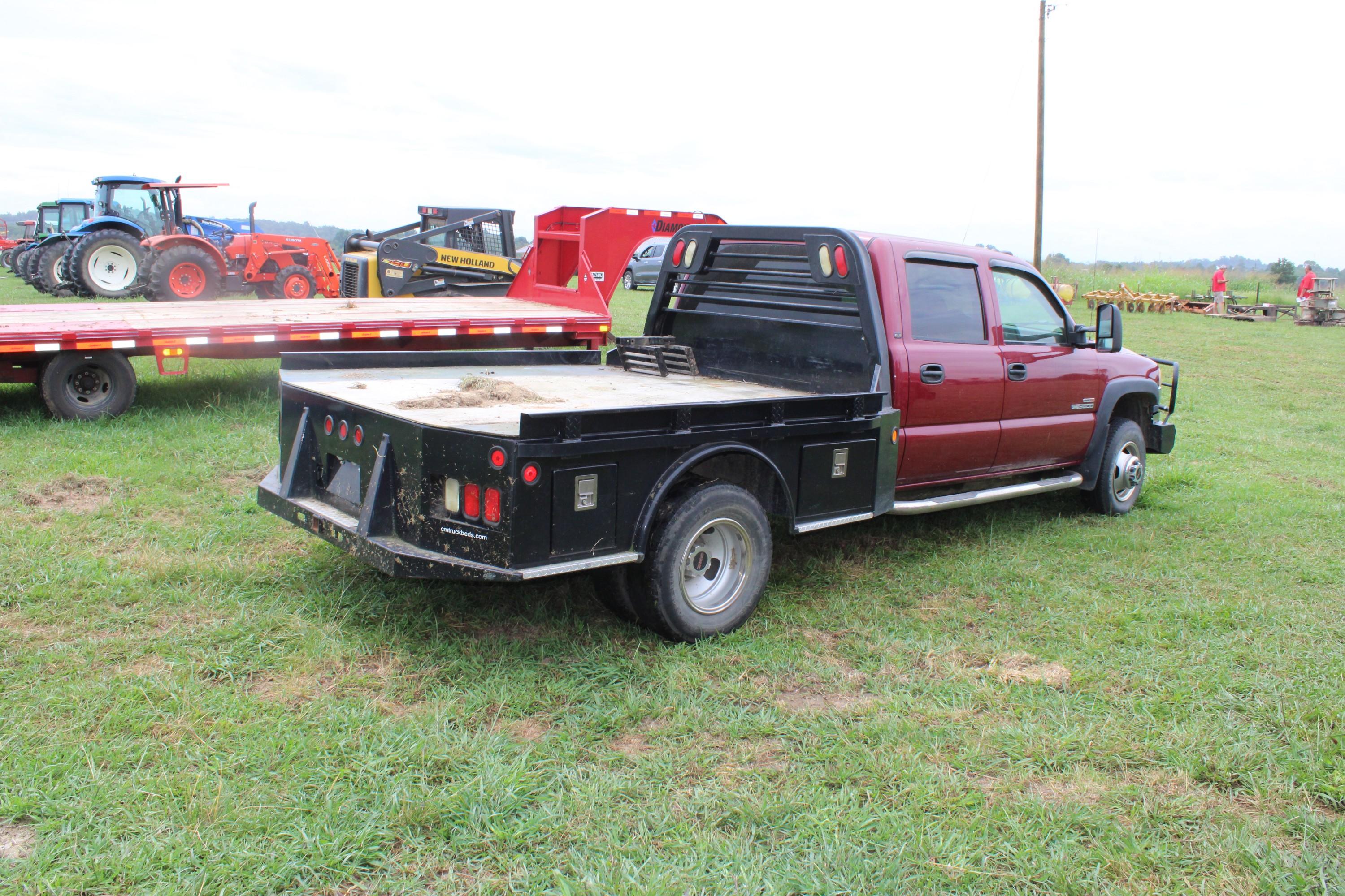 2004 GMC 3500 Flatbed Truck w/ Duramax Diesel Engine, Automatic Transmissio