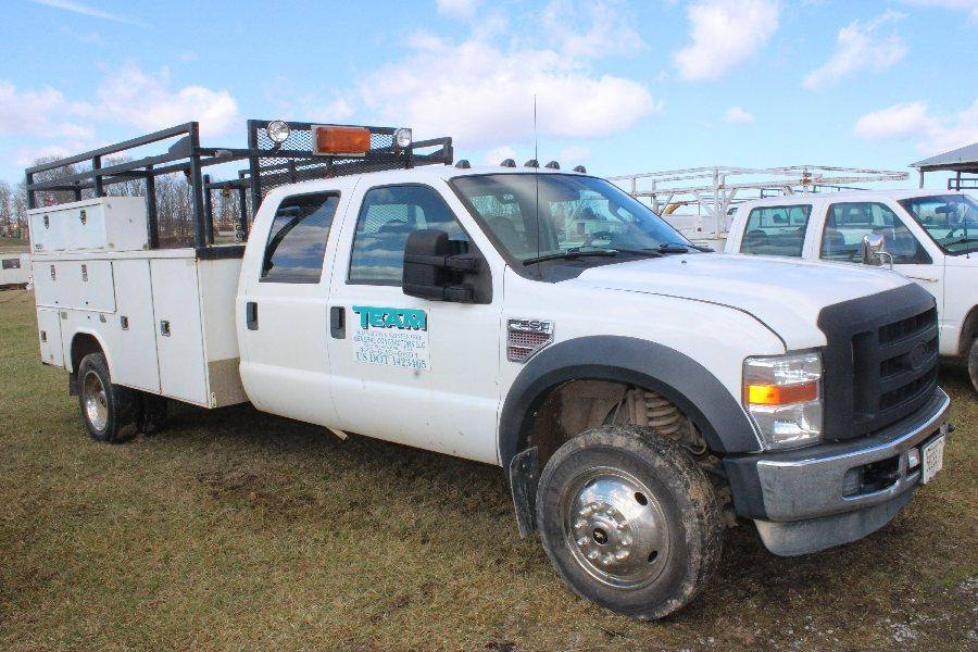 2010 Ford F550 XL Super Duty (Bad Engine) Crew Cab, Service Bed w/ Ladder T