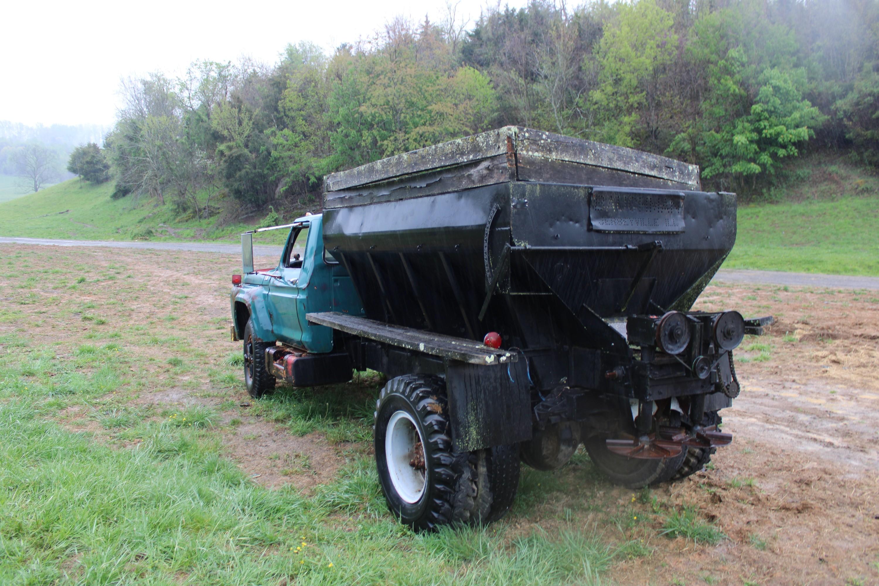 1975 Ford F-750 Single Axle Spreader Truck