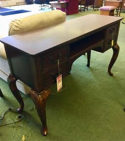 Queen Anne Style Vanity With Chair