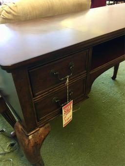 Queen Anne Style Vanity With Chair