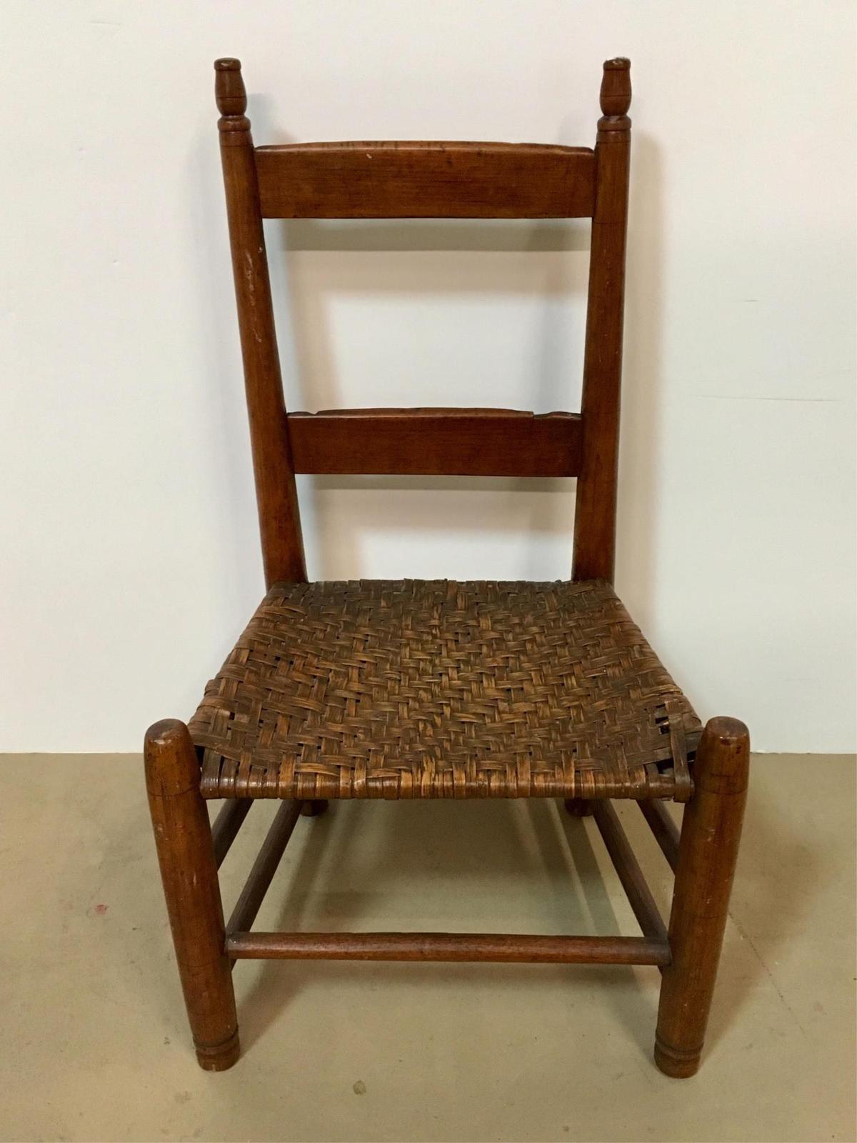 ANTIQUE PRIMITIVE CHAIR