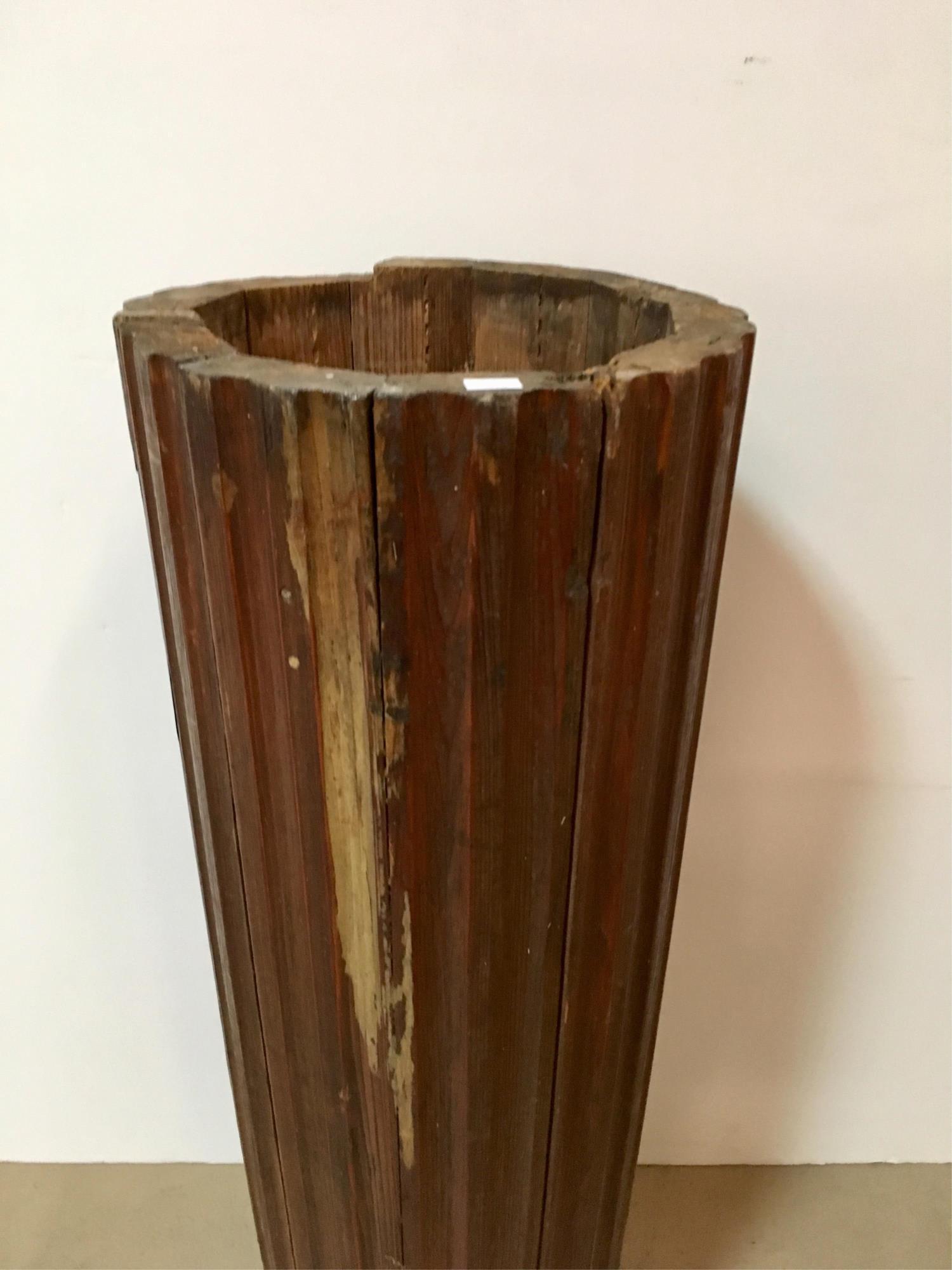 CARVED ROUND WOODEN PEDESTAL