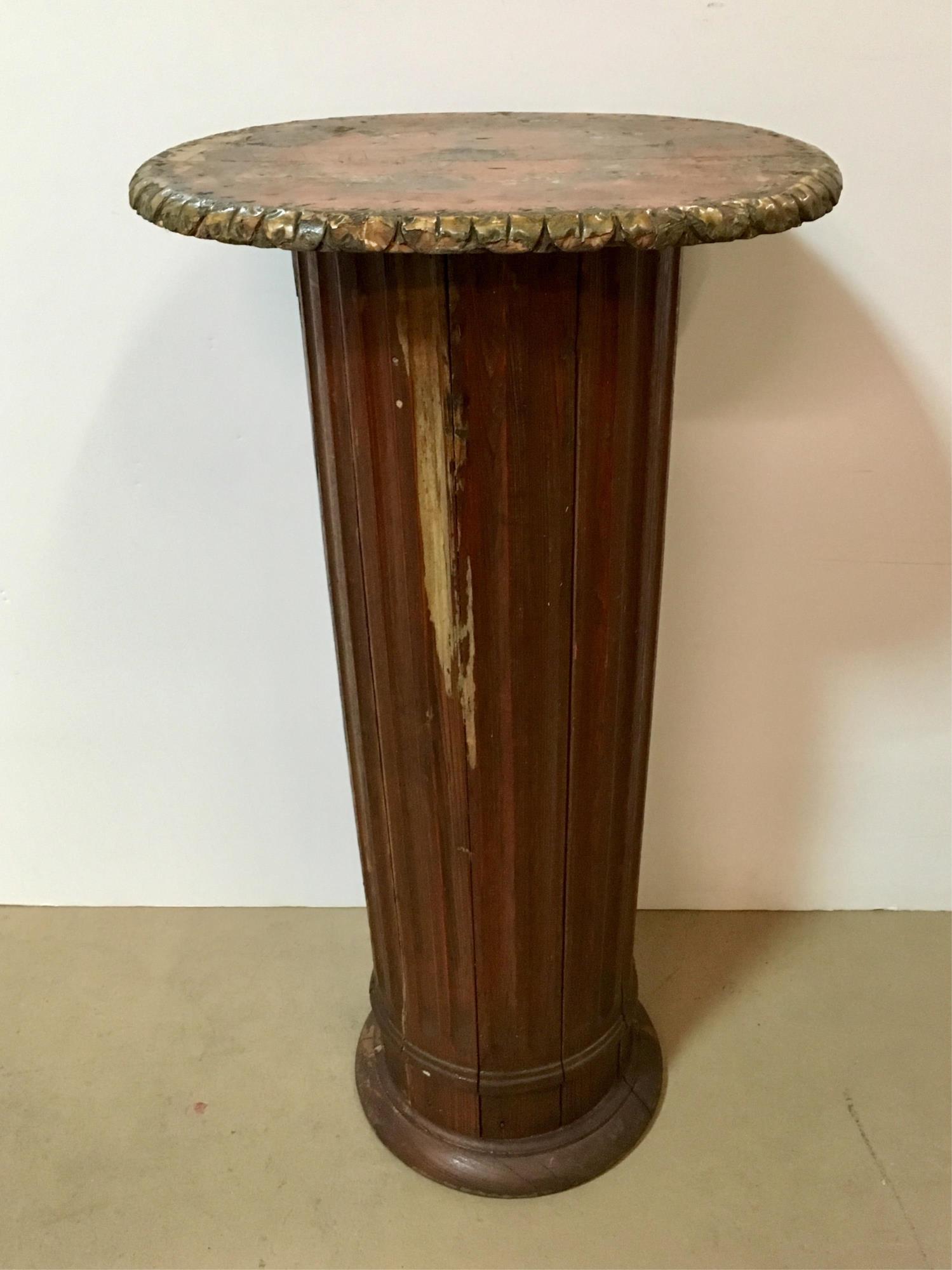 CARVED ROUND WOODEN PEDESTAL