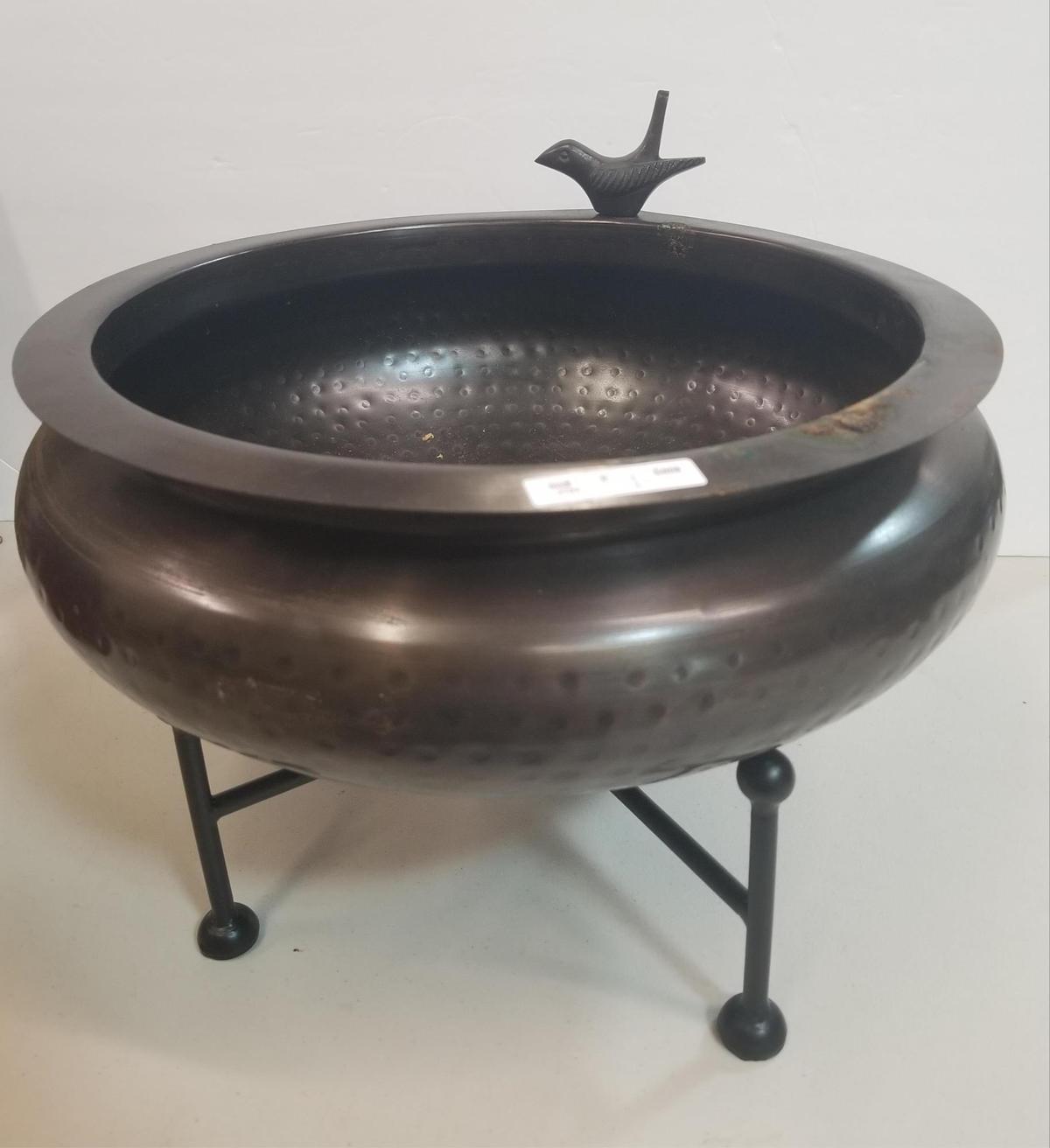 METAL CAULDRON WITH STAND