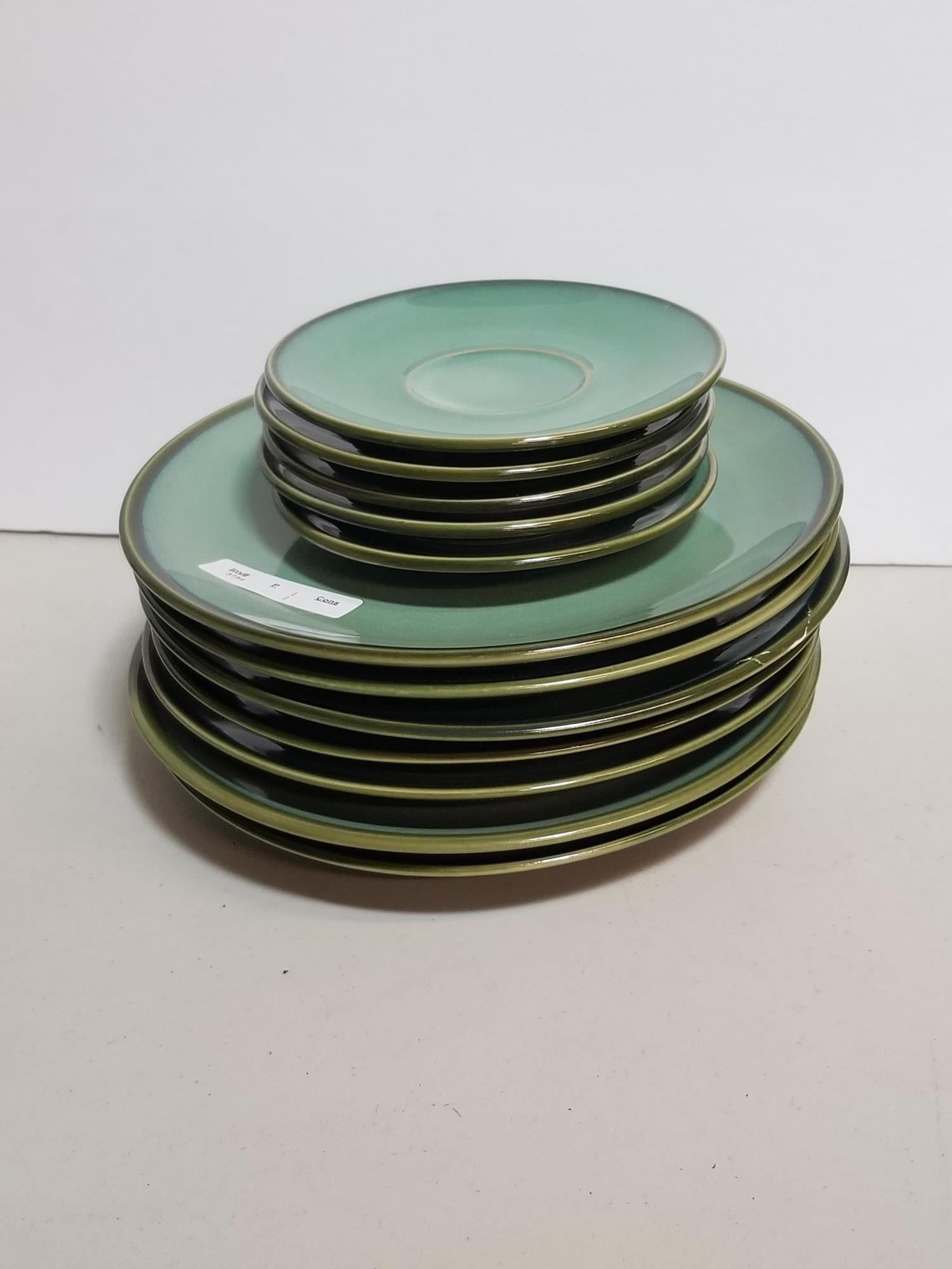 GREEN SERVING LOT OF 28 PIECES