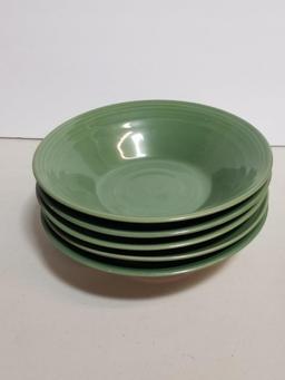 GREEN SERVING LOT OF 28 PIECES