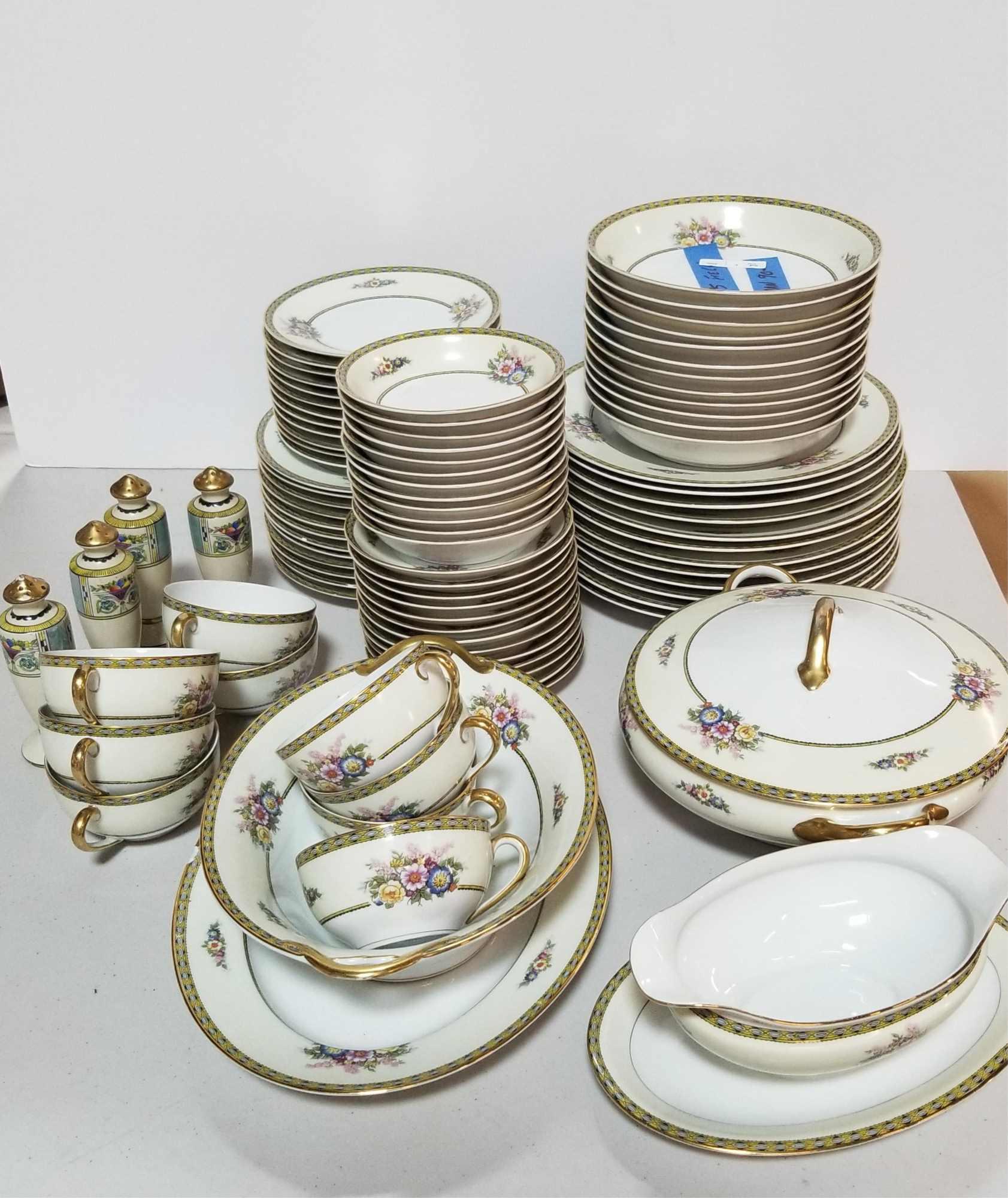 SET OF 94 PIECES OF FIELD (NORITAKE) CHINA