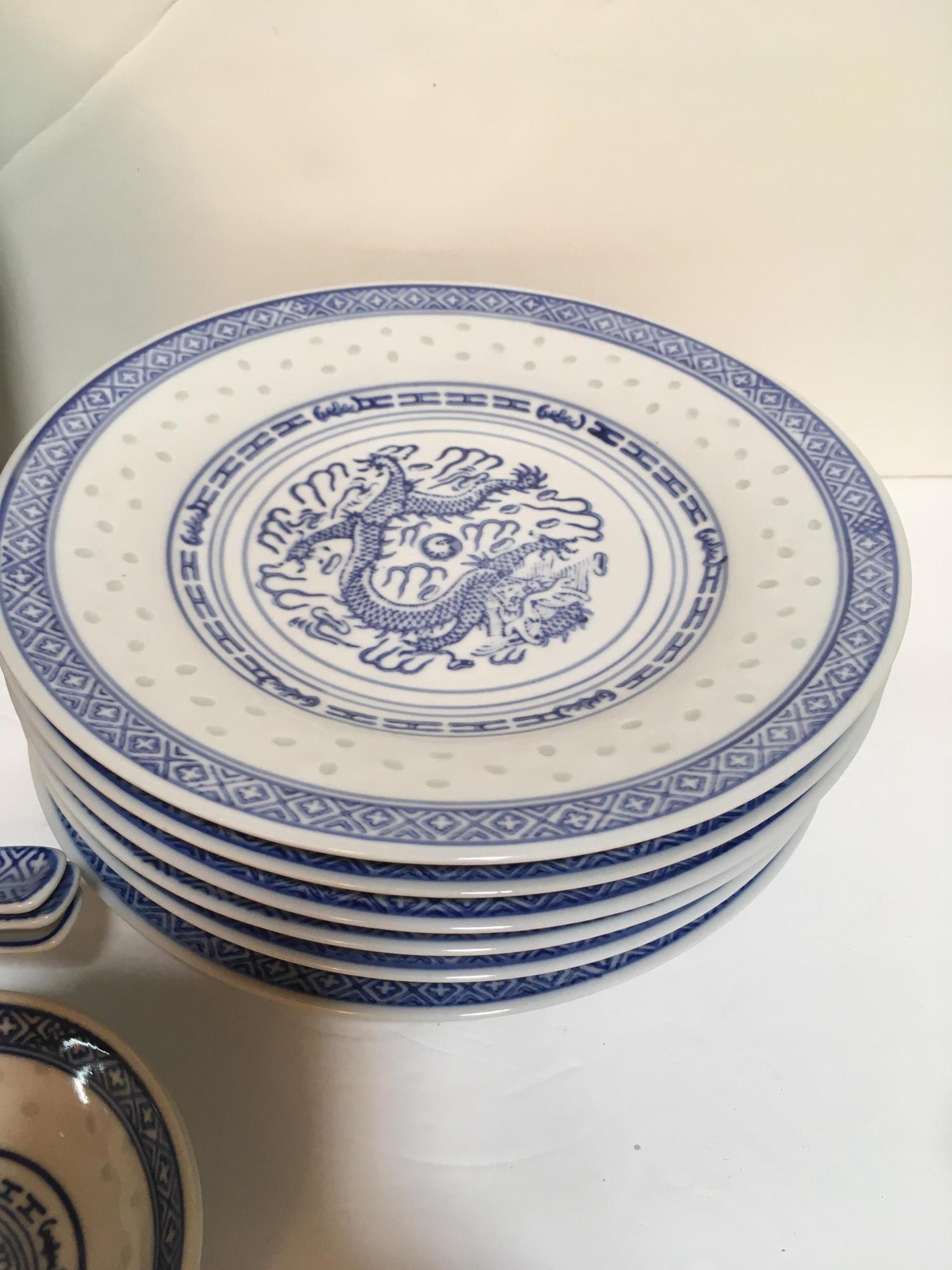 22 PIECES OF BLUE AND WHITE RICE PATTERN