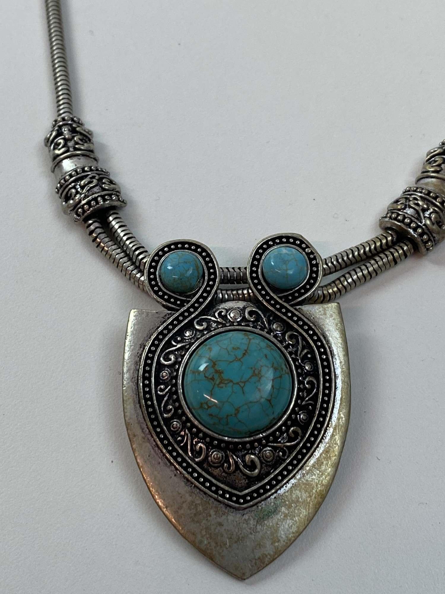 BEAUTIFUL SOUTHWESTERN PENDANT NECKLACE