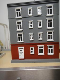 MTH TRAIN SHOP BUILDING