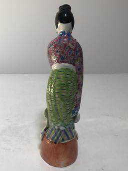 CHINESE PORCELAIN WOMAN FIGURE