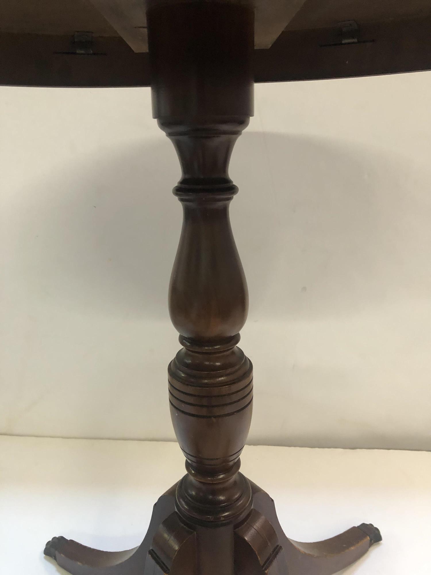 OVAL TOP, SPLADE OCCASIONAL TABLE