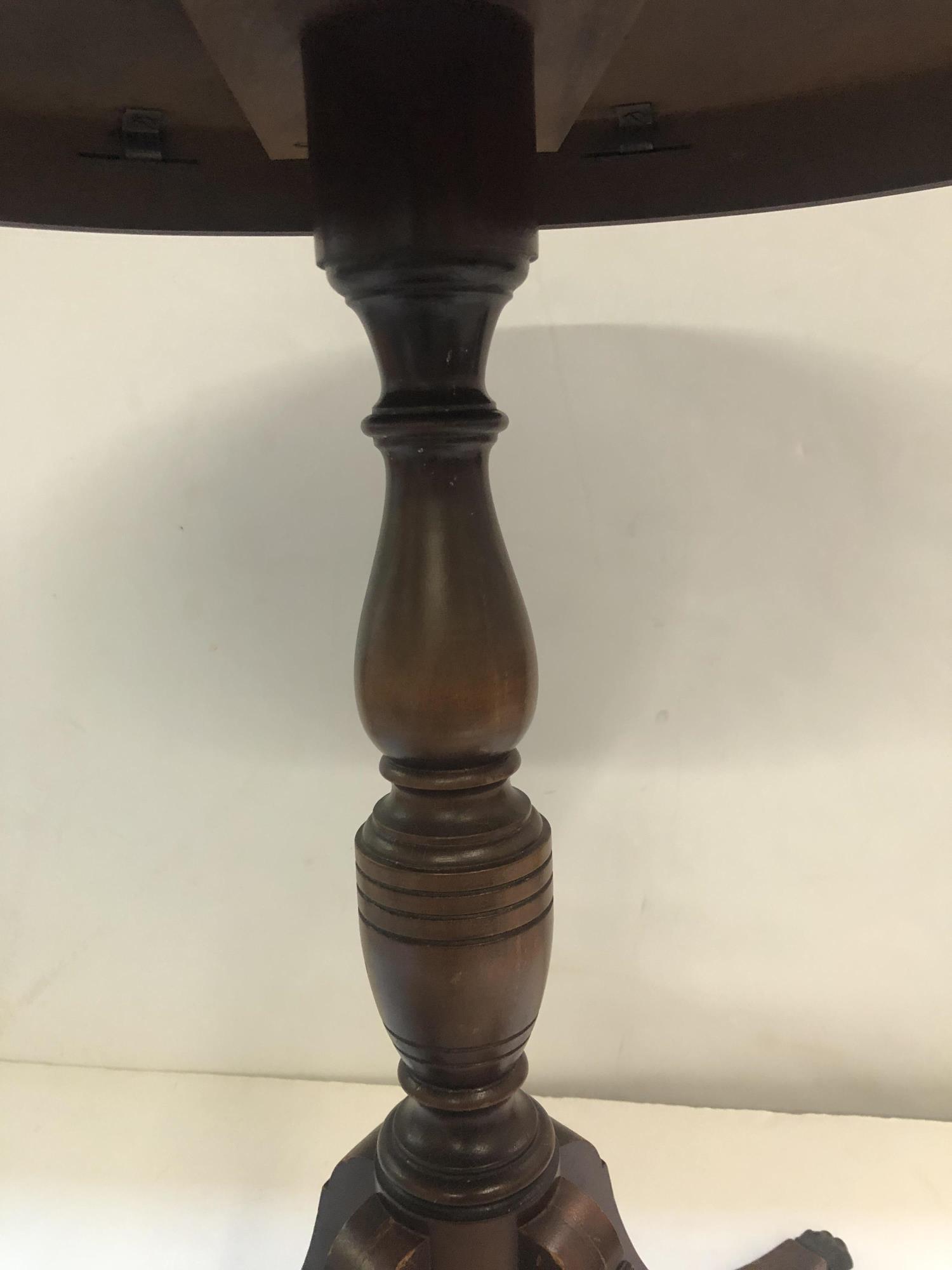 OVAL TOP, SPLADE OCCASIONAL TABLE