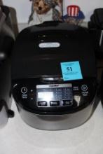 TWO APPLIANCES - AIR FRYER AND RICE COOKER