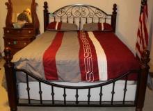 QUEEN SIZE BED FRAME AND LINENS
