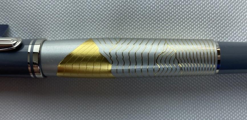 PELIKAN MT EVEREST 18KT GOLD FOUNTAIN PEN