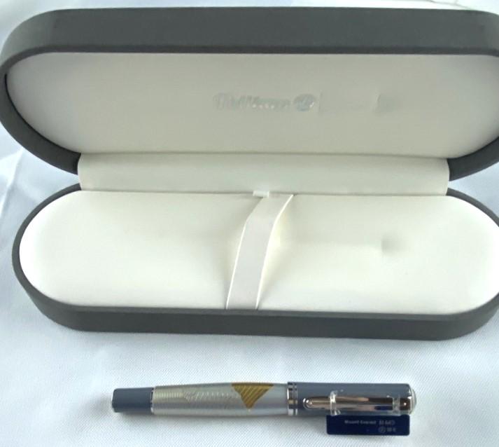 PELIKAN MT EVEREST 18KT GOLD FOUNTAIN PEN