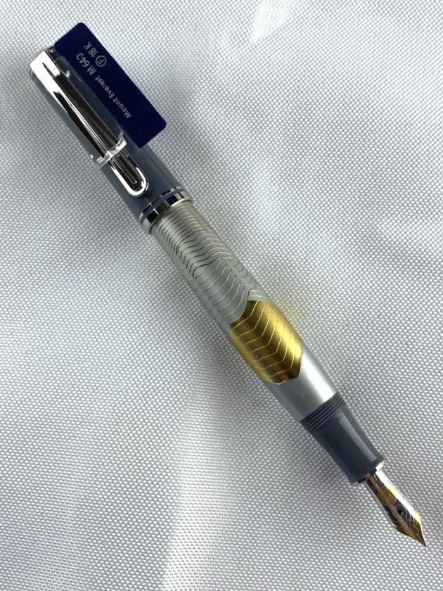 PELIKAN MT EVEREST 18KT GOLD FOUNTAIN PEN