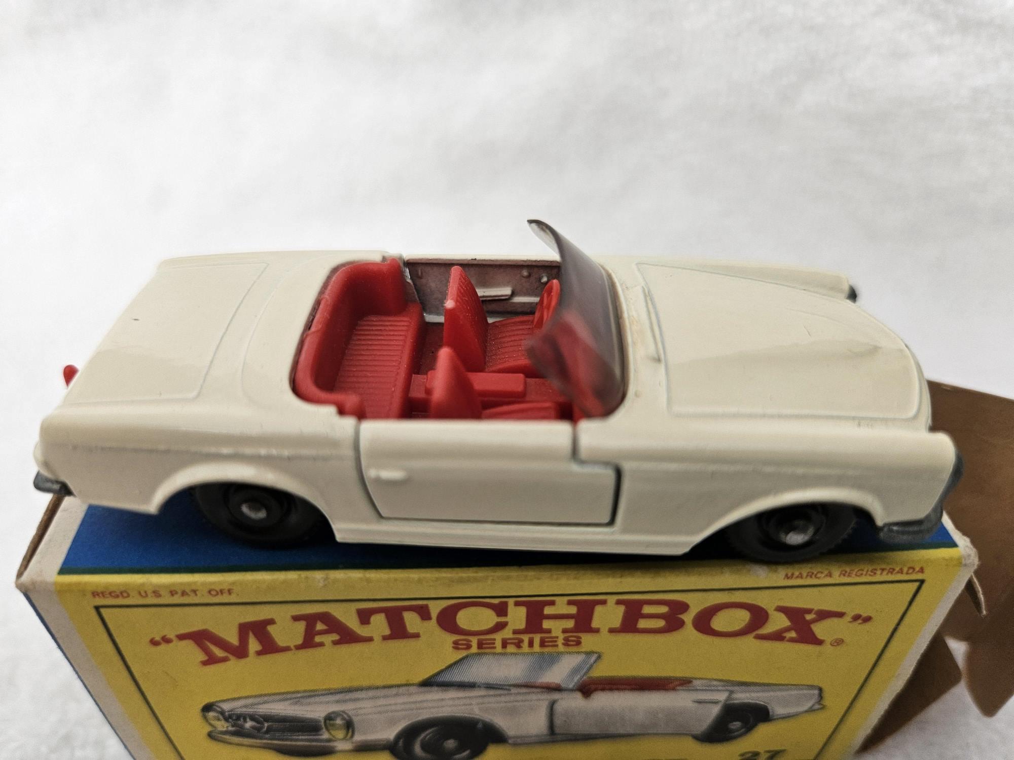 MATCHBOX #27  MERCEDES 230 SL