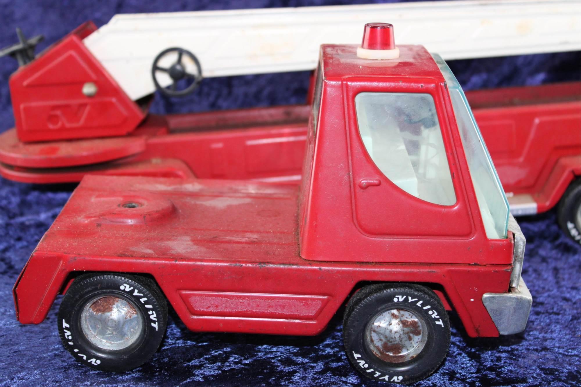 NYLINT FIRETUCK AND REMOTE CONTROLLED TRUCK