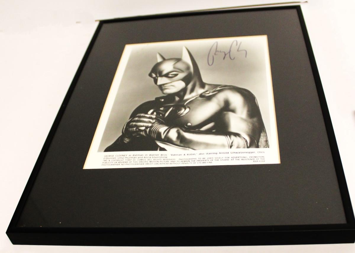 BATMAN GEORGE CLOONEY AUCTOGRAPHED PICTURE