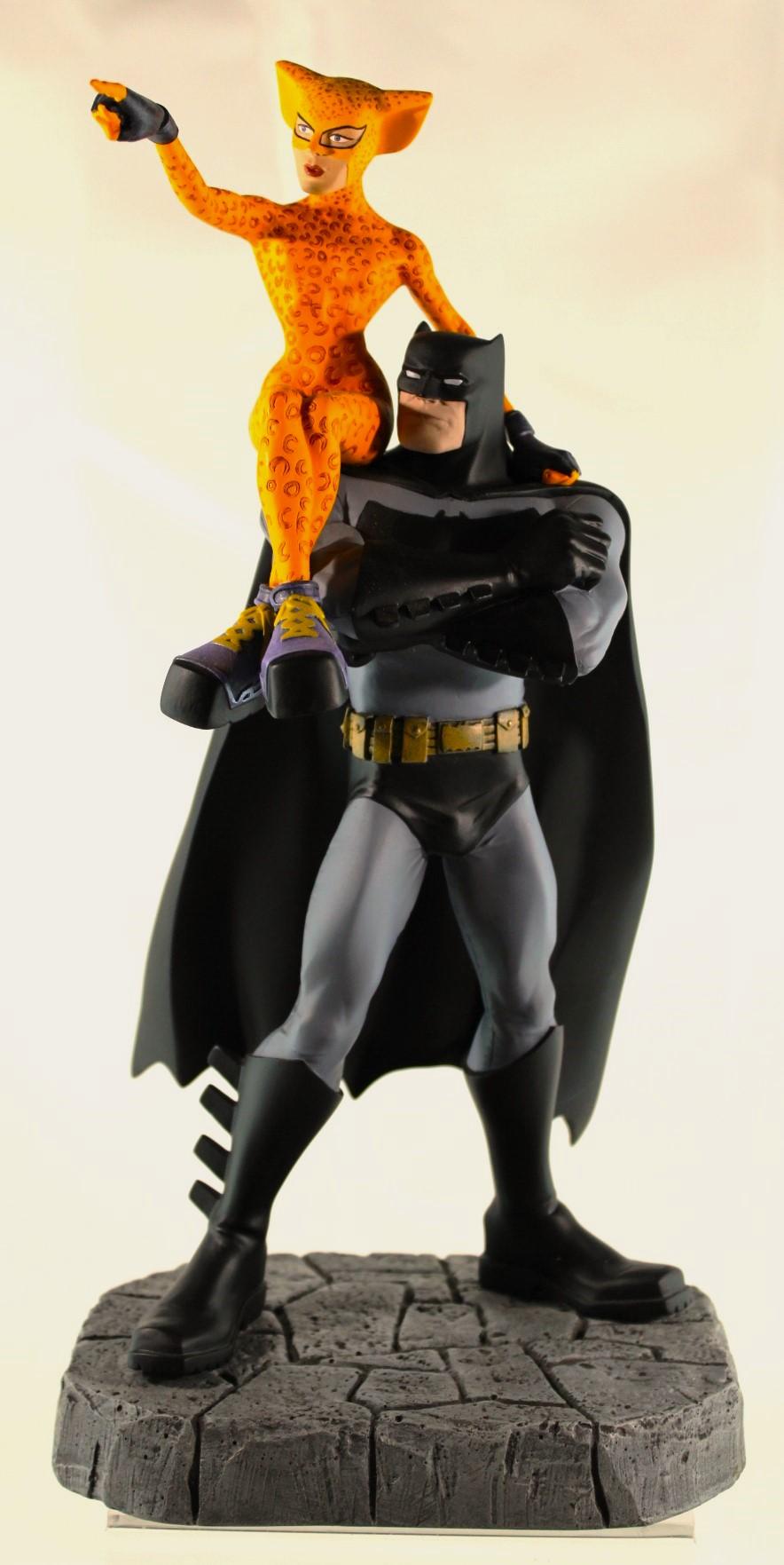 BATMAN AND CATGIRL STATUE