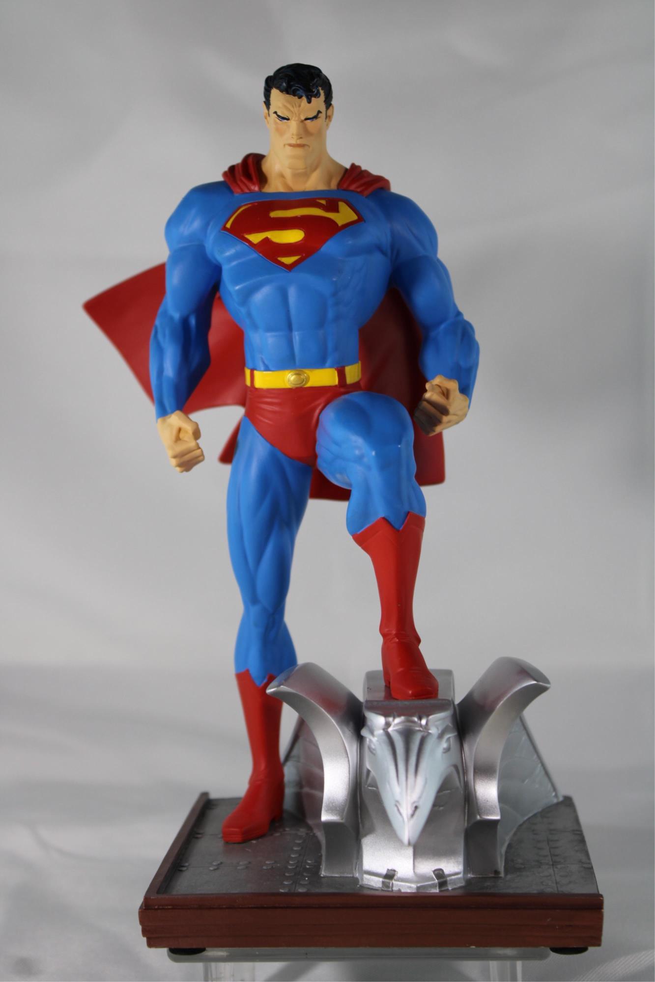 SUPERMAN STATUE