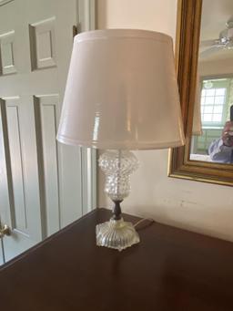 3 TABLE LAMPS AND A GOLD FRAMED MIRROR