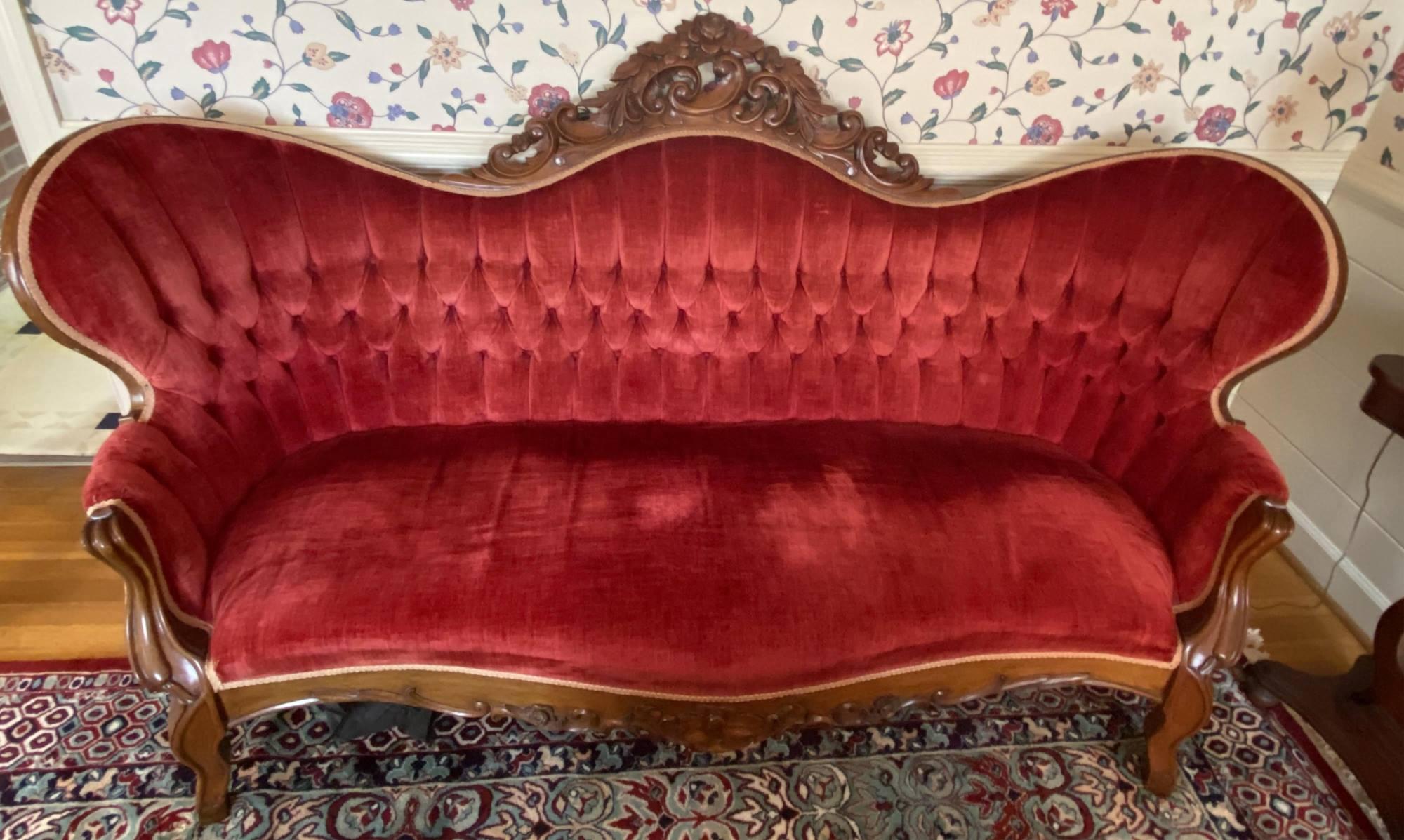 CLASSIC WALNUT VICTORIAN BUTTON TUFTED SOFA