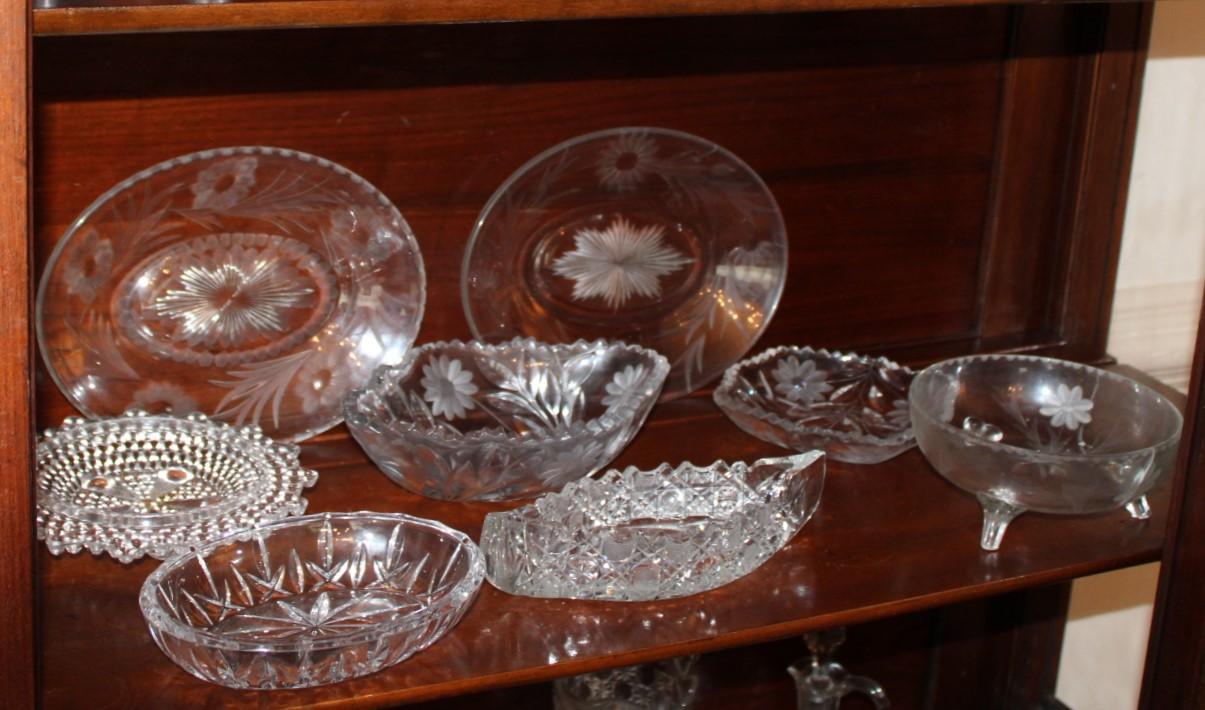 2 SHELVES OF STEMWARE & GLASS