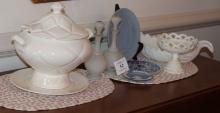 GROUP OF 11 PIECES OF TABLEWARE & DECORATIVES