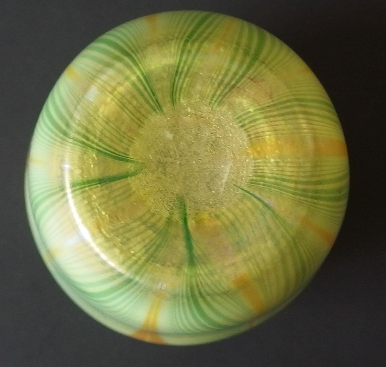 QUEZAL ART GLASS VASE