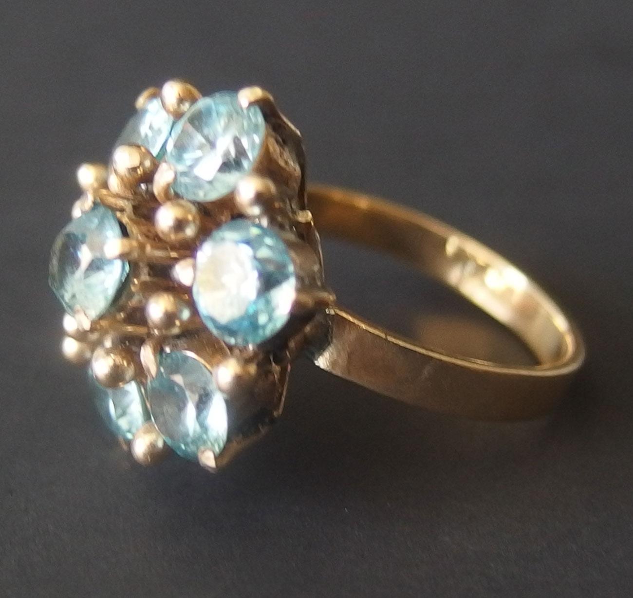 VINTAGE 18KT GOLD & AQUAMARINE RING