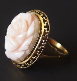 14KT GOLD & CORAL RING