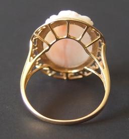 14KT GOLD & CORAL RING