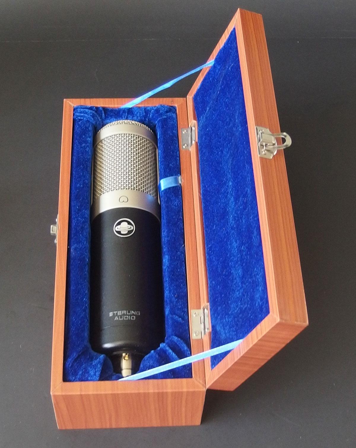 STERLING AUDIO ST77 CARDIOID MICROPHONE W/ACCESS