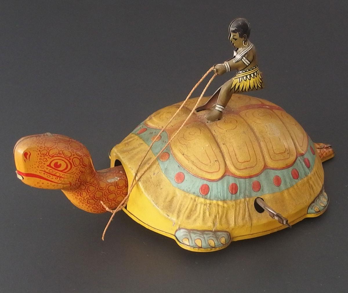 CHEIN TURTLE & NATIVE WIND-UP TOY