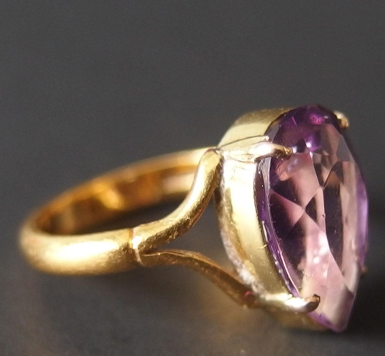 22KT GOLD & AMETHYST RING