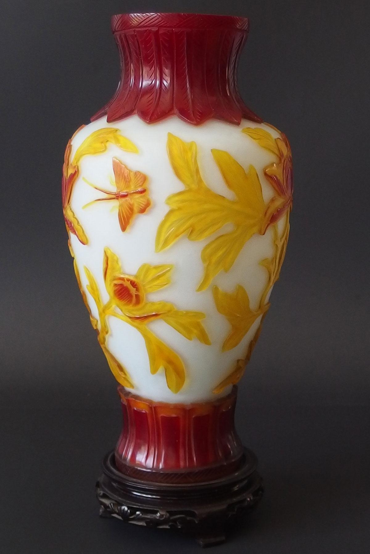 CHINESE TRI-COLORED PEKING GLASS VASE