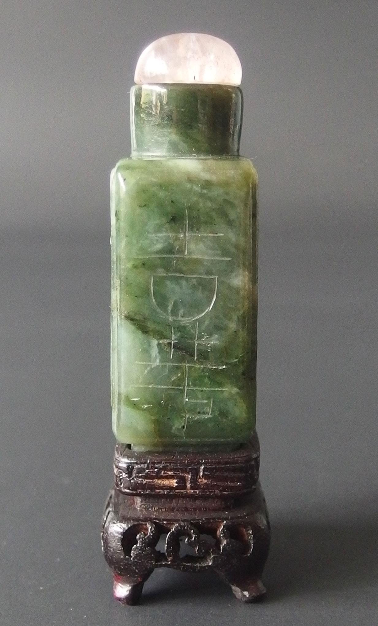 CHINESE SPINACH JADE SNUFF BOTTLE