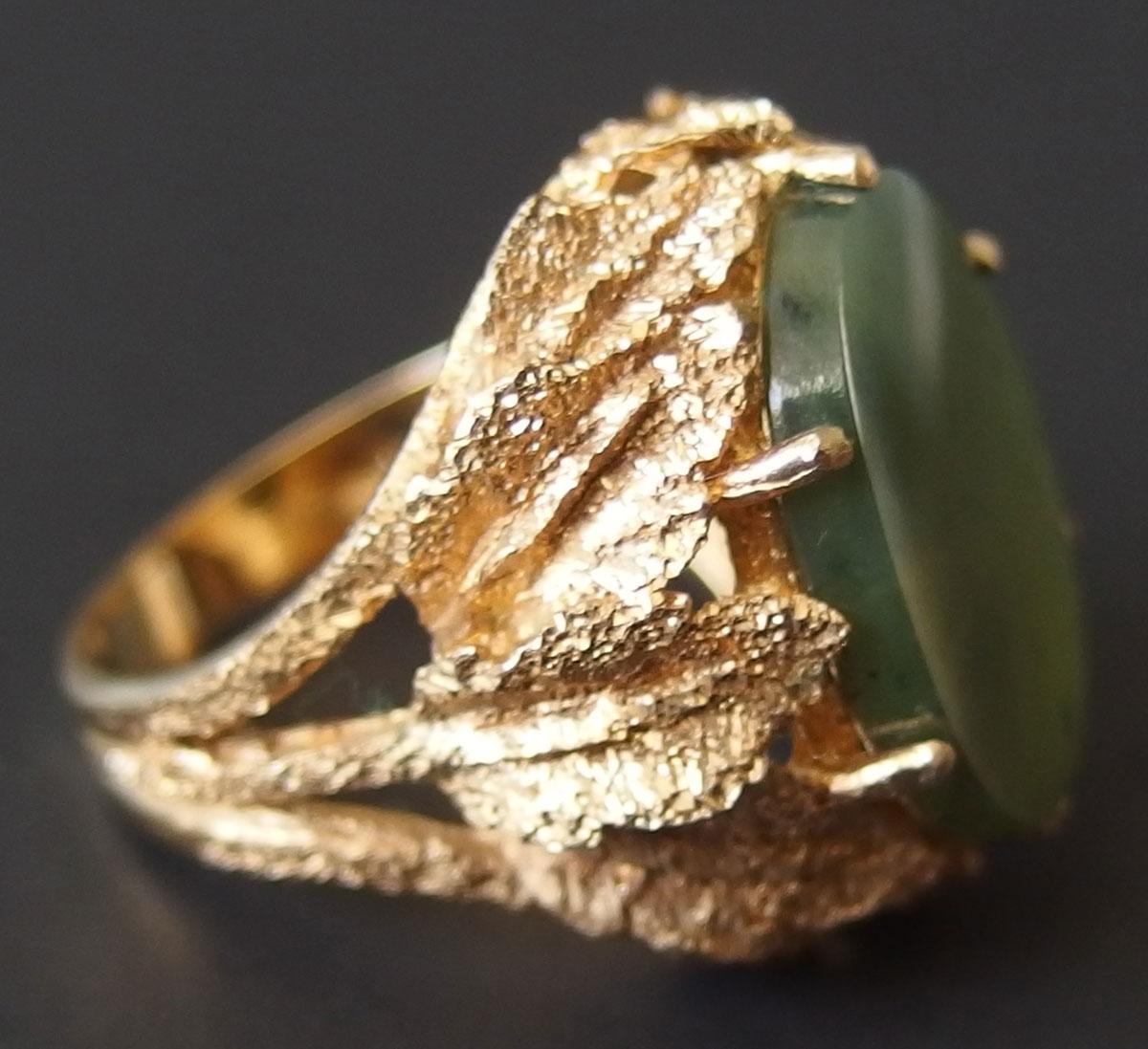 14KT GOLD & SPINACH JADE RING