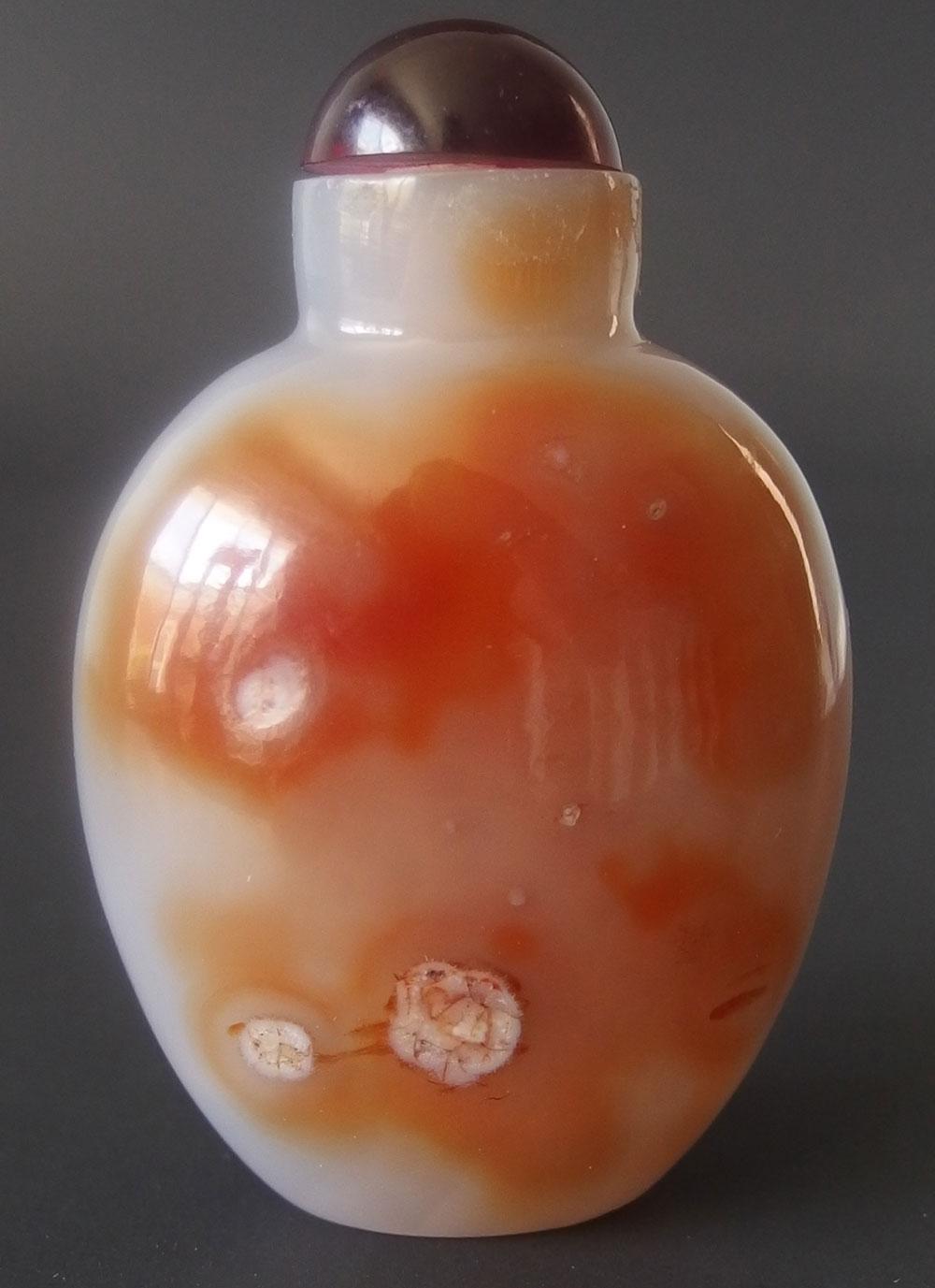 CHINESE AGATE BUG SNUFF BOTTLE